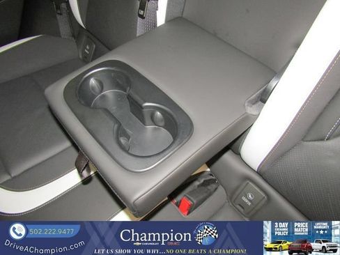 Certified 2025 Buick Envision Sport Touring AWD/4WD image 17
