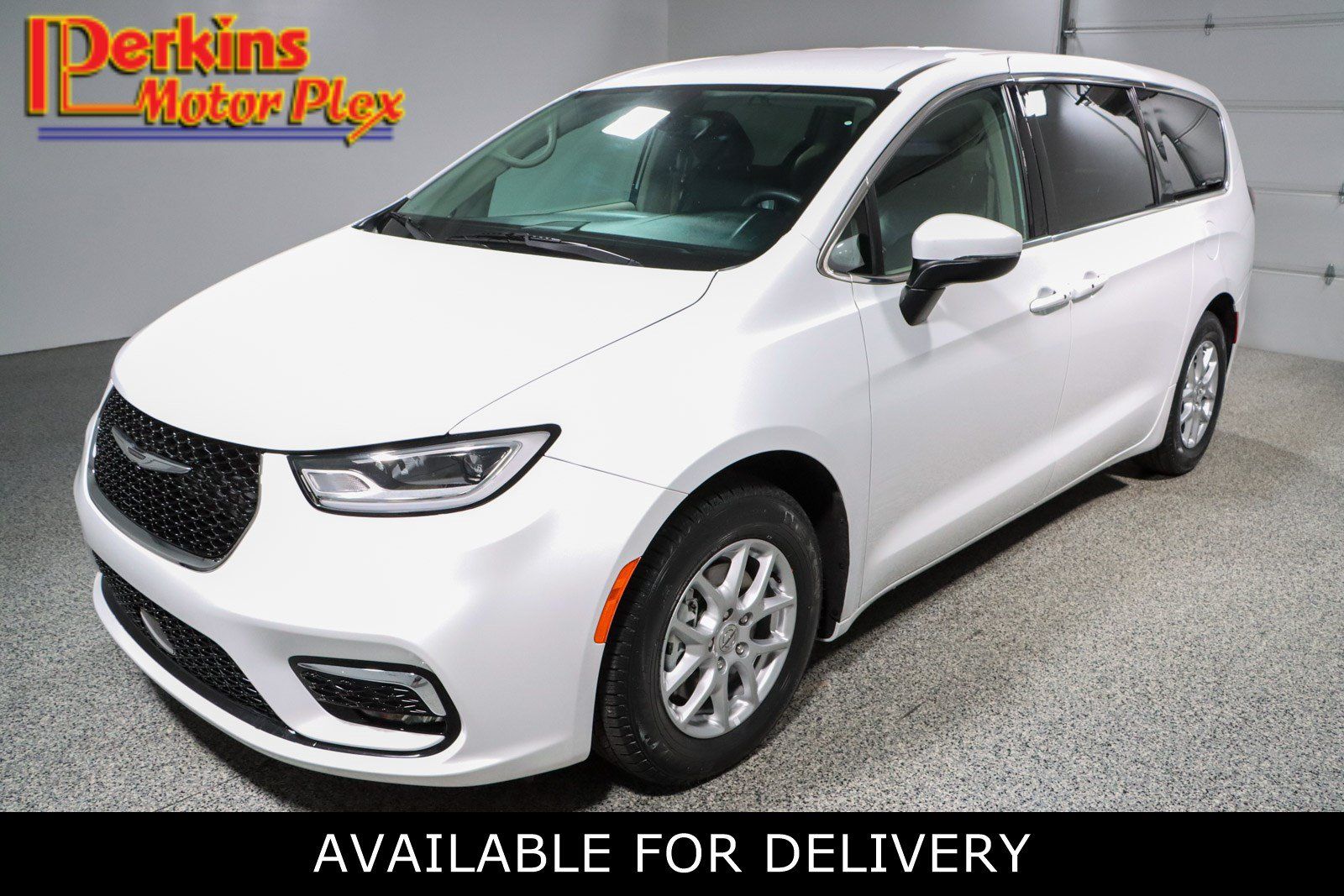 Used 2023 Chrysler Pacifica Touring-L FWD image 1