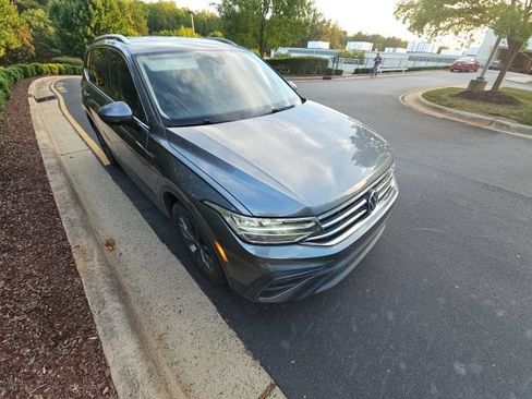 Used 2023 Volkswagen Tiguan SE FWD image 7