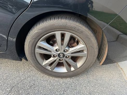 Used 2018 Hyundai Elantra SEL FWD image 5