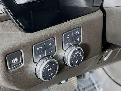 Used 2025 GMC Sierra 1500 Elevation w/ Elevation Premium Package AWD/4WD image 9