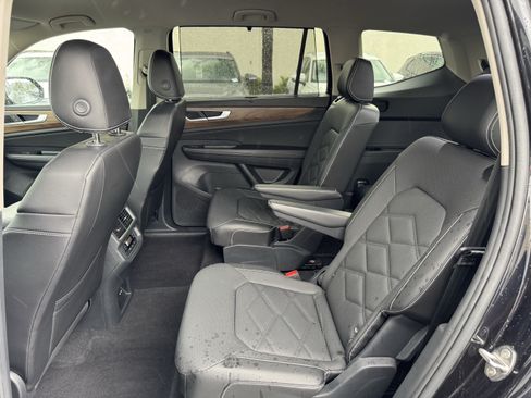 Certified 2024 Volkswagen Atlas SE FWD image 30