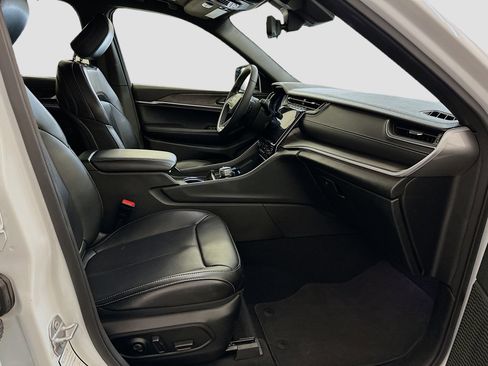 Used 2024 Jeep Grand Cherokee L Limited w/ Luxury Tech Group II image 35