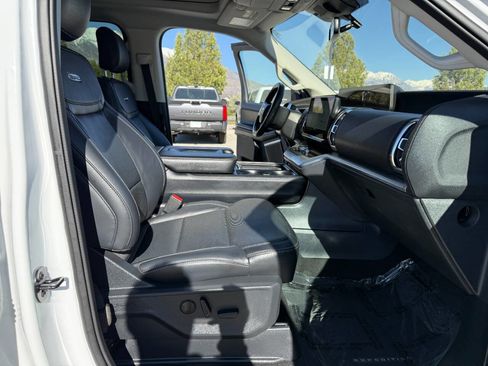 Used 2025 Ford Expedition Max Platinum AWD/4WD image 28