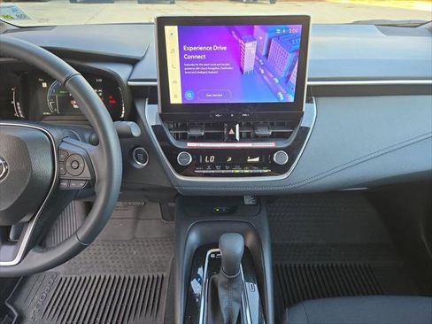 Certified 2025 Toyota Corolla SE image 19
