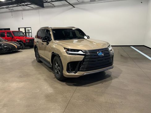 Used 2025 Lexus LX 700h Overtrail image 1