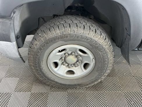 Used 2002 Chevrolet Silverado 2500 LS w/ Off-Road Skid Plate Pkg AWD/4WD image 7