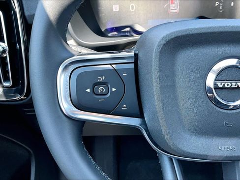Used 2024 Volvo XC40 B5 Plus AWD/4WD image 23