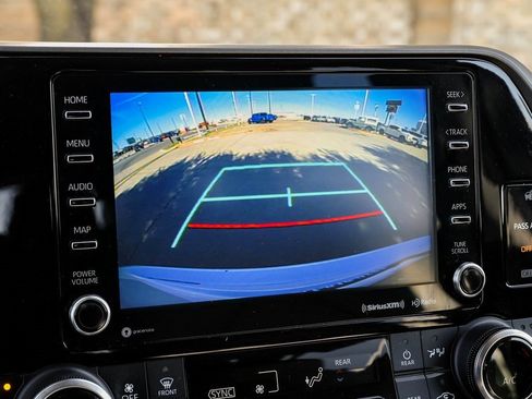 Used 2022 Toyota Highlander XLE image 31