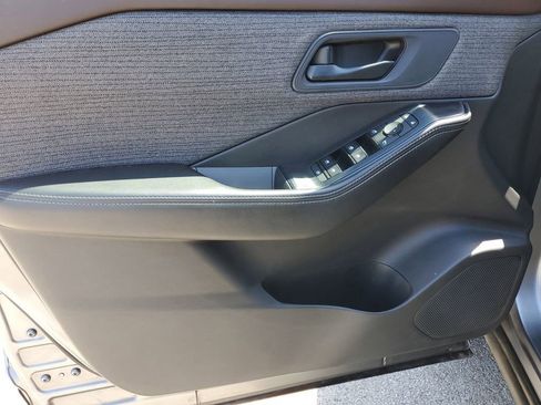 Used 2021 Nissan Rogue S AWD/4WD image 19
