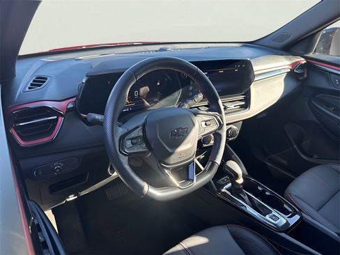 Used 2025 Chevrolet TrailBlazer RS w/ Driver Confidence Package image 19