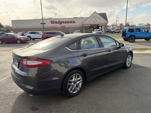 Used 2016 Ford Fusion SE image 5