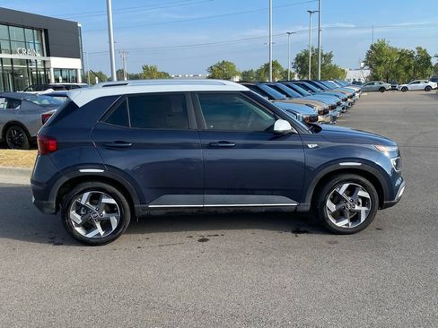 Used 2025 Hyundai Venue Limited FWD image 8