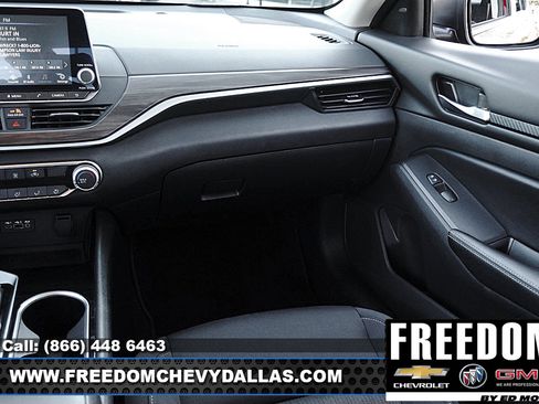 Used 2024 Nissan Altima 2.5 SV FWD image 32
