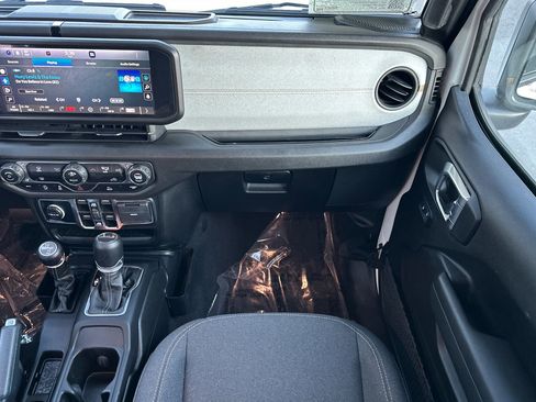 Used 2024 Jeep Gladiator Sport image 28