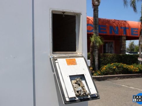 Used 2019 Ford Transit 250 138 image 9