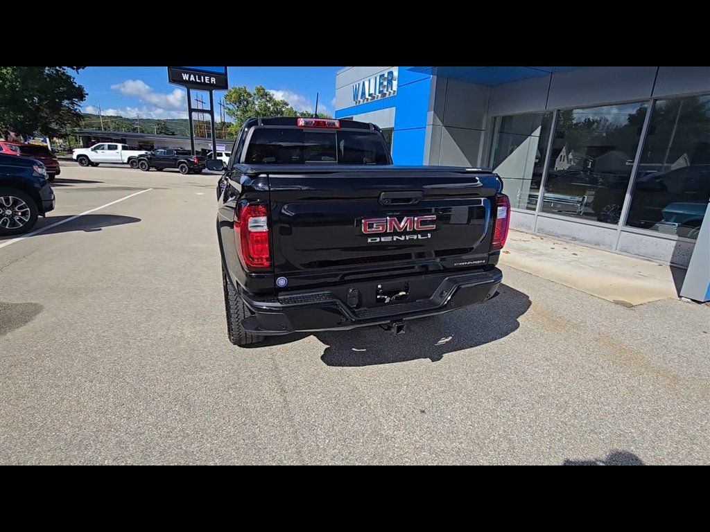 Used 2025 GMC Canyon Denali AWD/4WD image 7