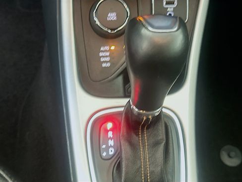 Used 2020 Jeep Compass Latitude w/ Cold Weather Group AWD/4WD image 23