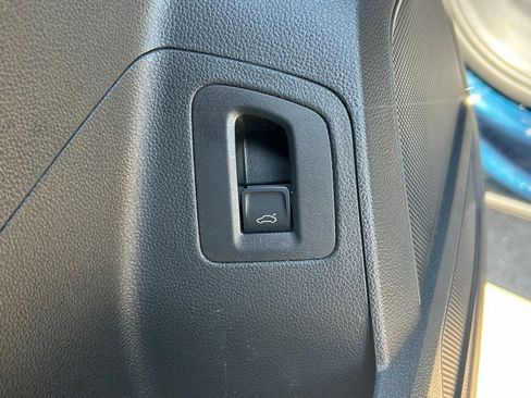 Used 2020 Volkswagen Atlas Cross Sport SE w/ Towing Package image 26