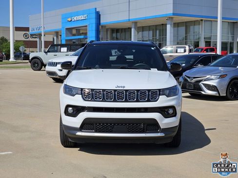 Used 2025 Jeep Compass Limited AWD/4WD image 2