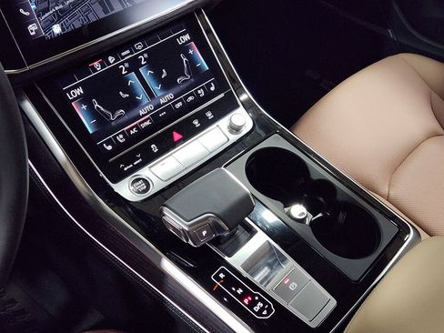 Used 2025 Audi Q8 Premium Plus image 41