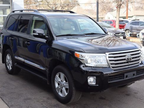Used 2013 Toyota Land Cruiser image 6