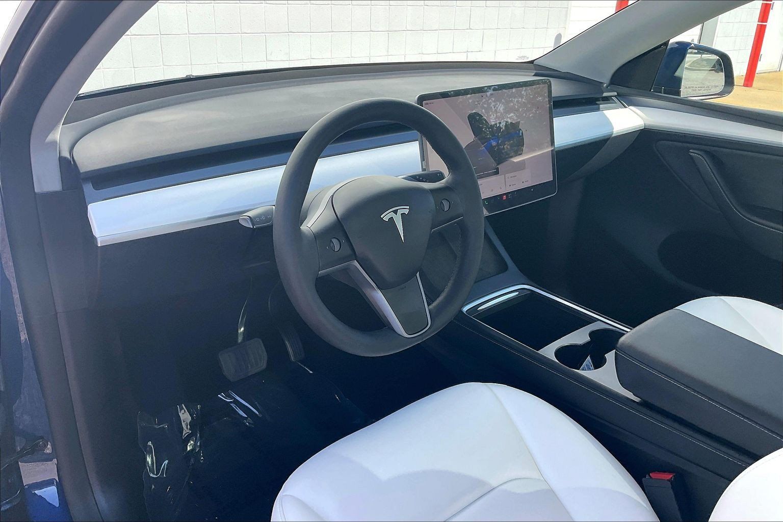 Used 2024 Tesla Model Y Long Range AWD/4WD image 18