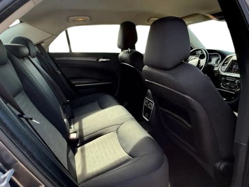 Used 2019 Chrysler 300 Touring RWD image 15