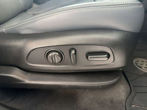 Used 2019 Buick Enclave Essence image 23