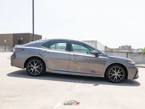 Used 2021 Toyota Camry SE FWD image 8