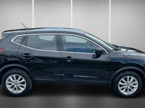 Used 2021 Nissan Rogue Sport S FWD image 3