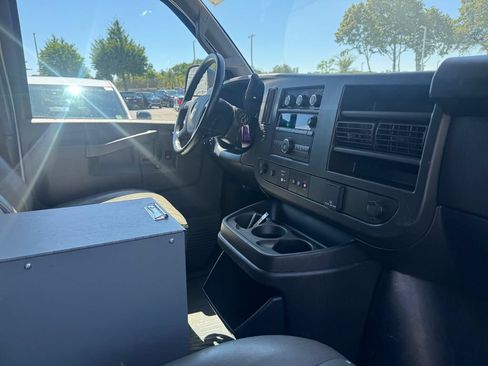 Used 2022 Chevrolet Express 2500 Extended w/ Enhanced Convenience Package RWD image 28