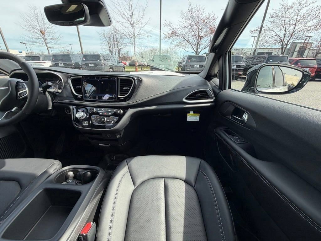 New 2026 Chrysler Pacifica Select FWD image 14