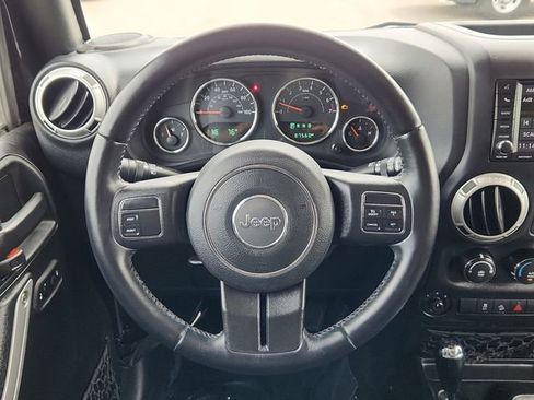 Used 2018 Jeep Wrangler Unlimited Sahara AWD/4WD image 32