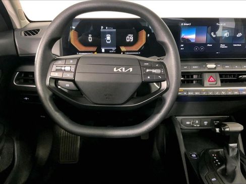Certified 2025 Kia K4 FWD image 5