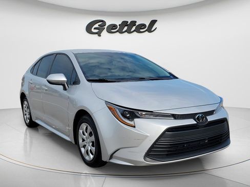 Certified 2025 Toyota Corolla LE FWD image 3