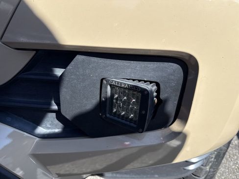 Used 2018 Toyota Tacoma SR5 image 3