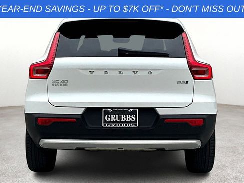 Used 2025 Volvo XC40 B5 Core image 7