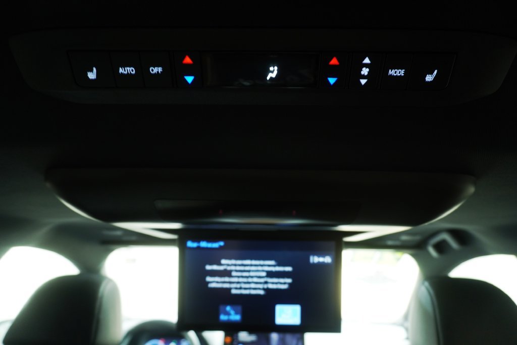 Used 2025 Toyota Sienna Platinum AWD/4WD image 20