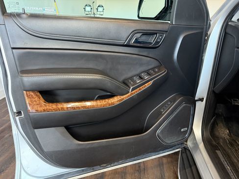 Used 2018 Chevrolet Suburban Premier AWD/4WD image 6