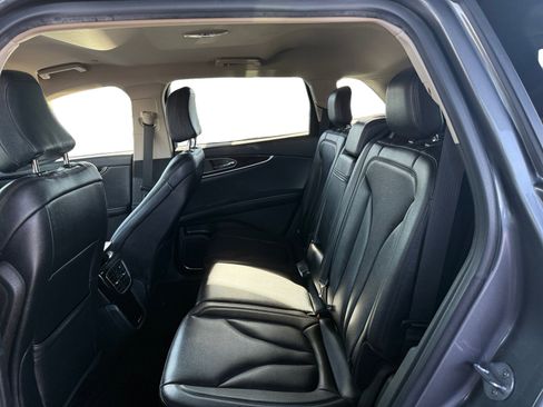 Used 2022 Lincoln Nautilus AWD w/ Premium Package image 11