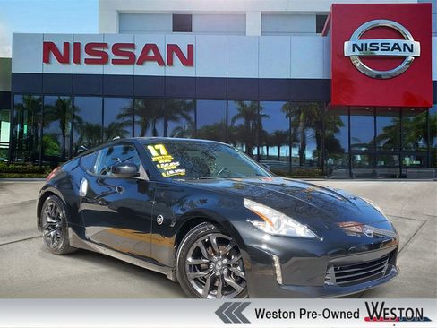 Certified 2017 Nissan 370Z Coupe image 1