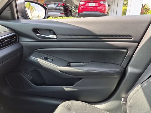 Used 2025 Nissan Altima 2.5 SV FWD image 32