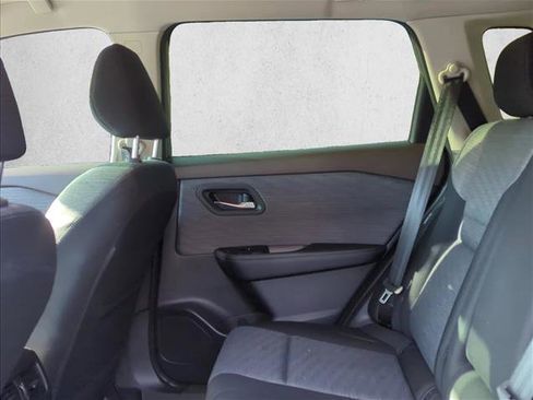 Used 2023 Nissan Rogue SV image 16