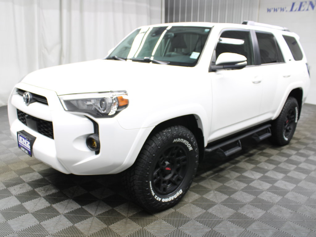 Used 2022 Toyota 4Runner SR5 Premium w/ Moonroof Package AWD/4WD image 7