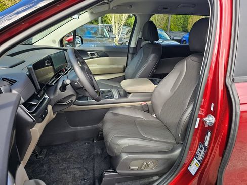 New 2026 Kia Carnival FWD image 21