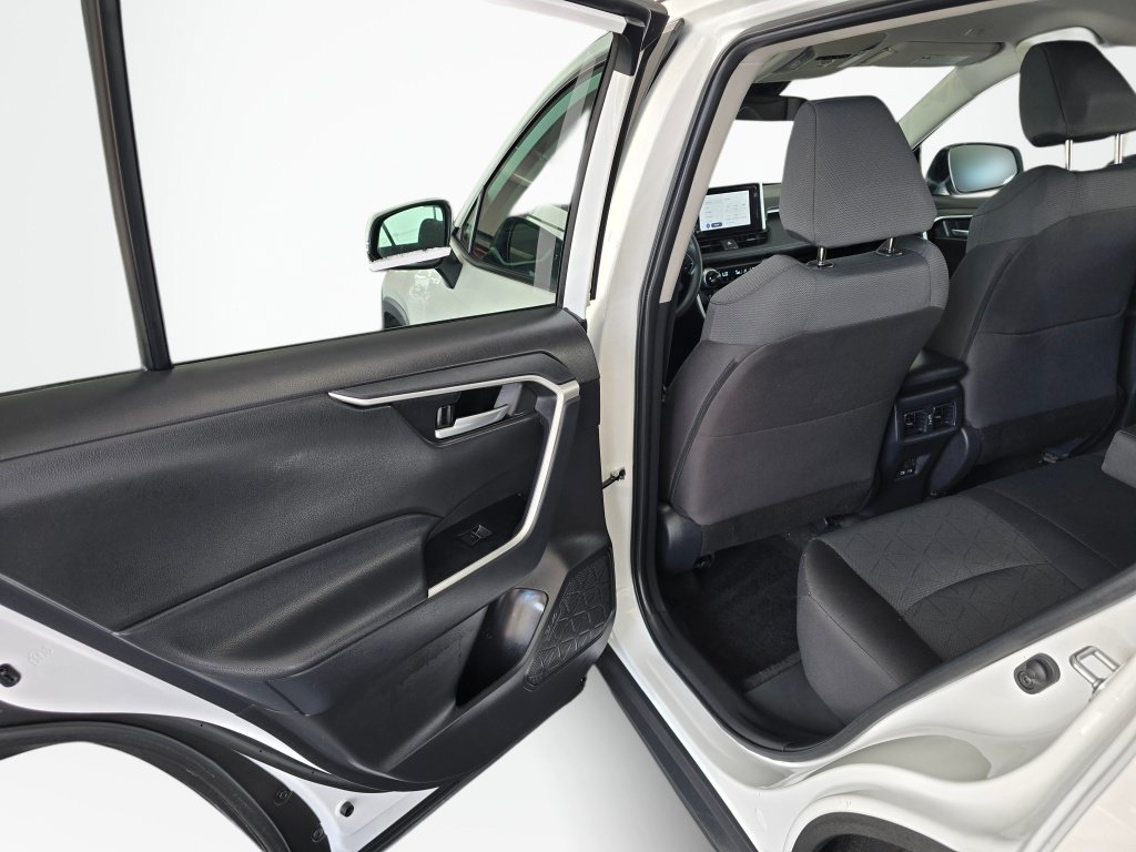 Used 2025 Toyota RAV4 XLE AWD/4WD image 35