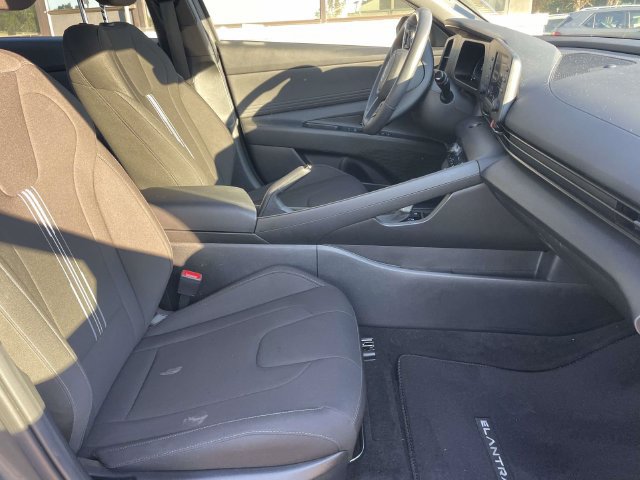 Used 2025 Hyundai Elantra Sport FWD image 9