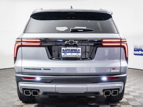 Used 2024 Chevrolet Traverse Z71 w/ Enhanced Driving Package image 5