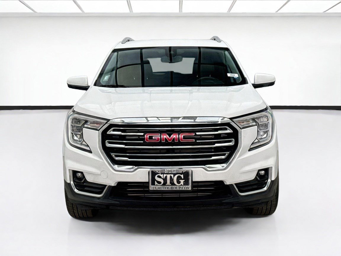 Used 2024 GMC Terrain SLT FWD image 2
